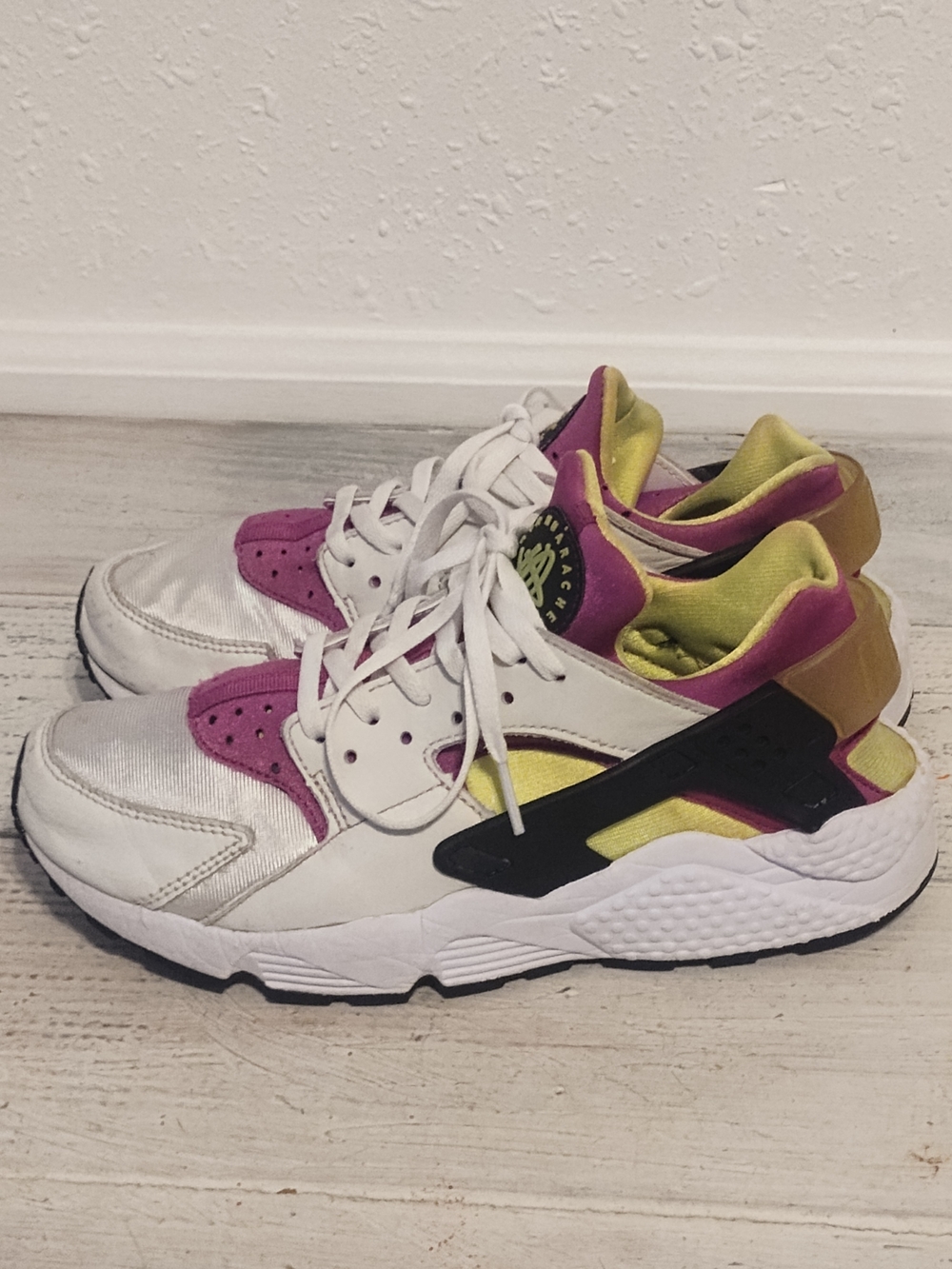 NikeNike Air Huarache Run '91 QS AH8049-101 White Magenta Neon women s Size 7
